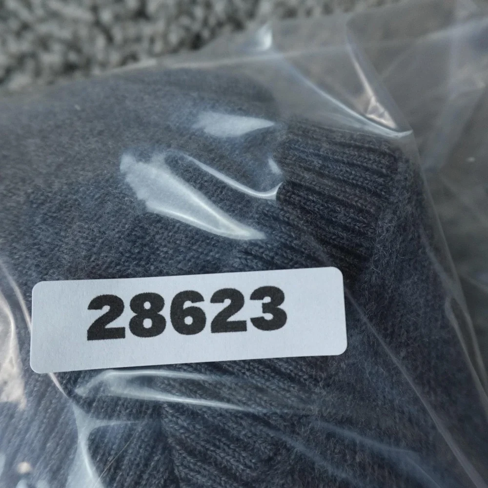 Gap Sweater Mens XL‎ Gray Merino Wool V Neck Pullover Knit Soft Cozy Lightweight
